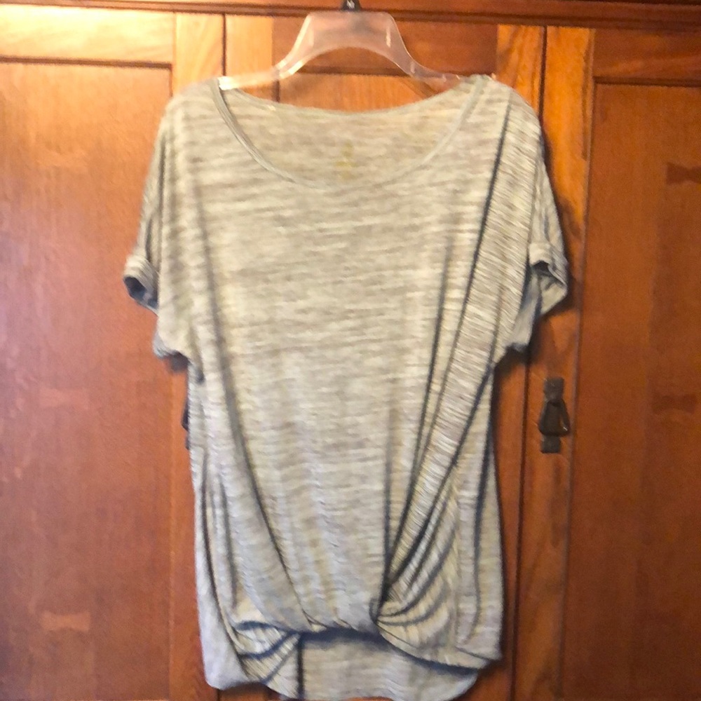 Sporty women’s XL top